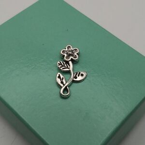 Wintering flower charm‎